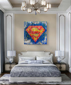 Superman Recycling, tableau de MaxL accroché au mur, mise en situation 1