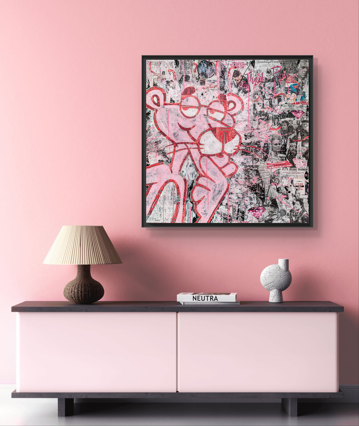 Think Pink, tableau de MaxL accroché au mur, mise en situation 1