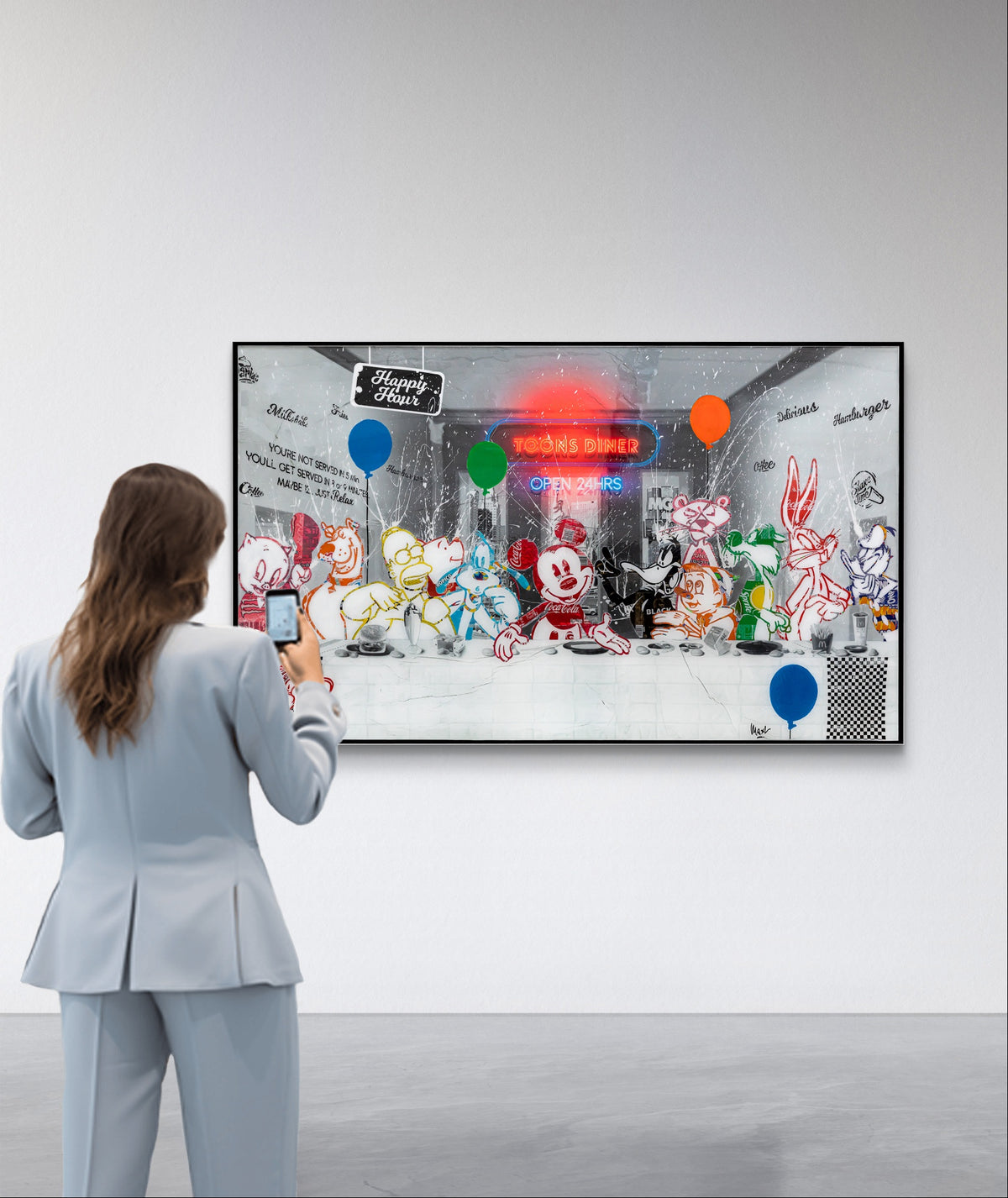 La Cène, tableau de MaxL au mur avec des visiteurs pour donner l'échelle