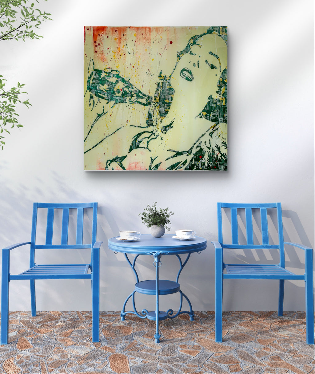 Dita Perrier, tableau de MaxL accroché au mur, mise en situation 1