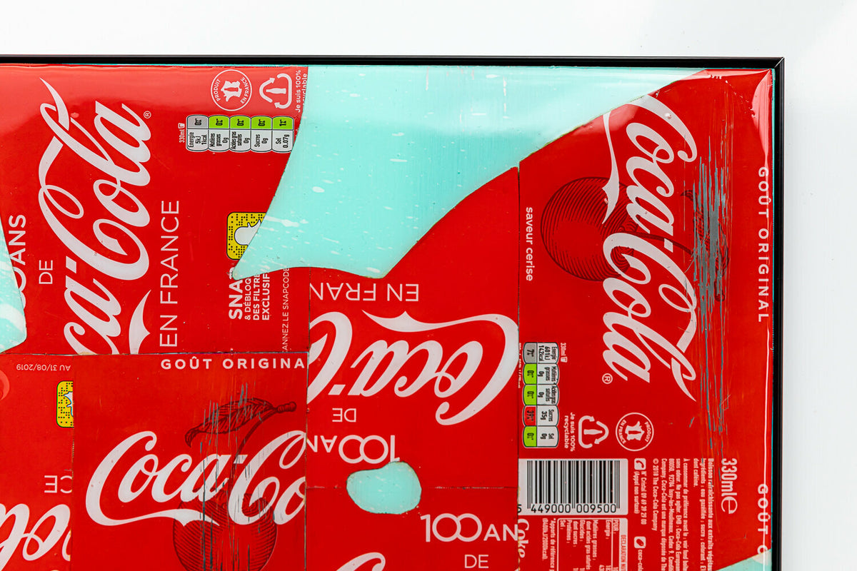 Ariana Green & Red de MaxL, détail des canettes de Coca-Cola découpées