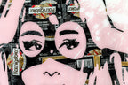 Ariana Pink & Black de MaxL, détail des yeux et des canettes découpées
