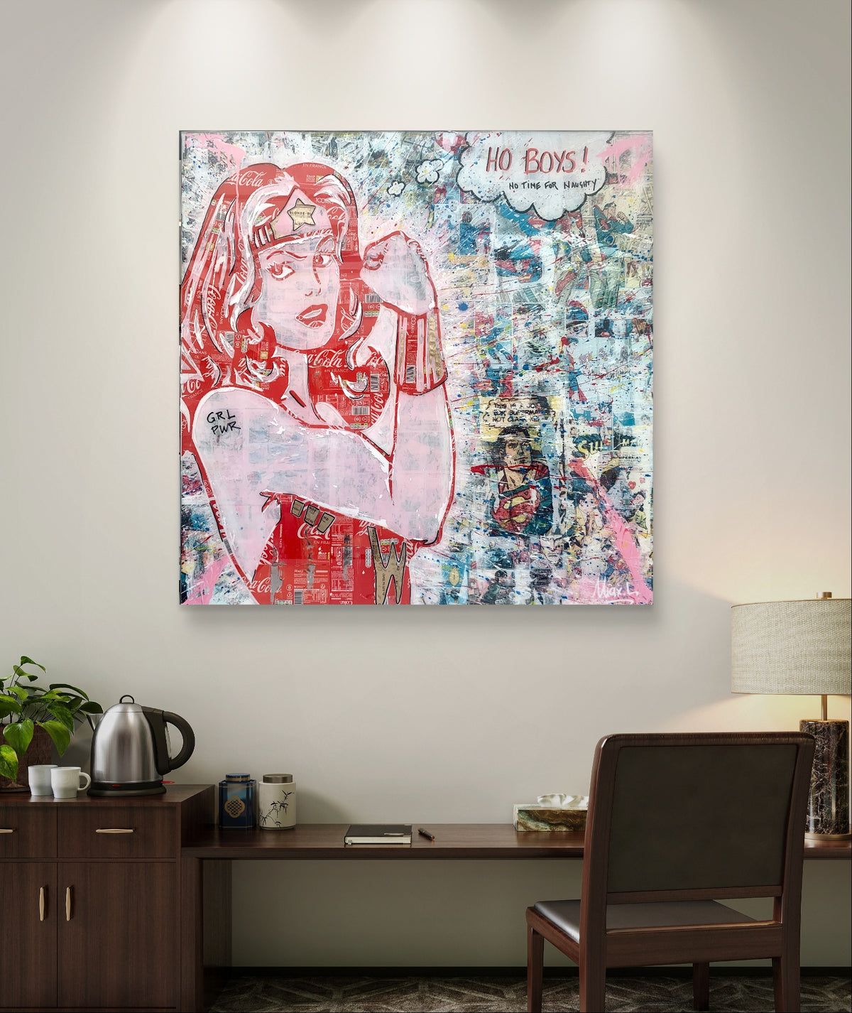Girl Power, tableau de MaxL accroché au mur, mise en situation 3