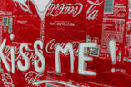 Kiss Me ! de MaxL, détail de l'inscription Kiss Me !