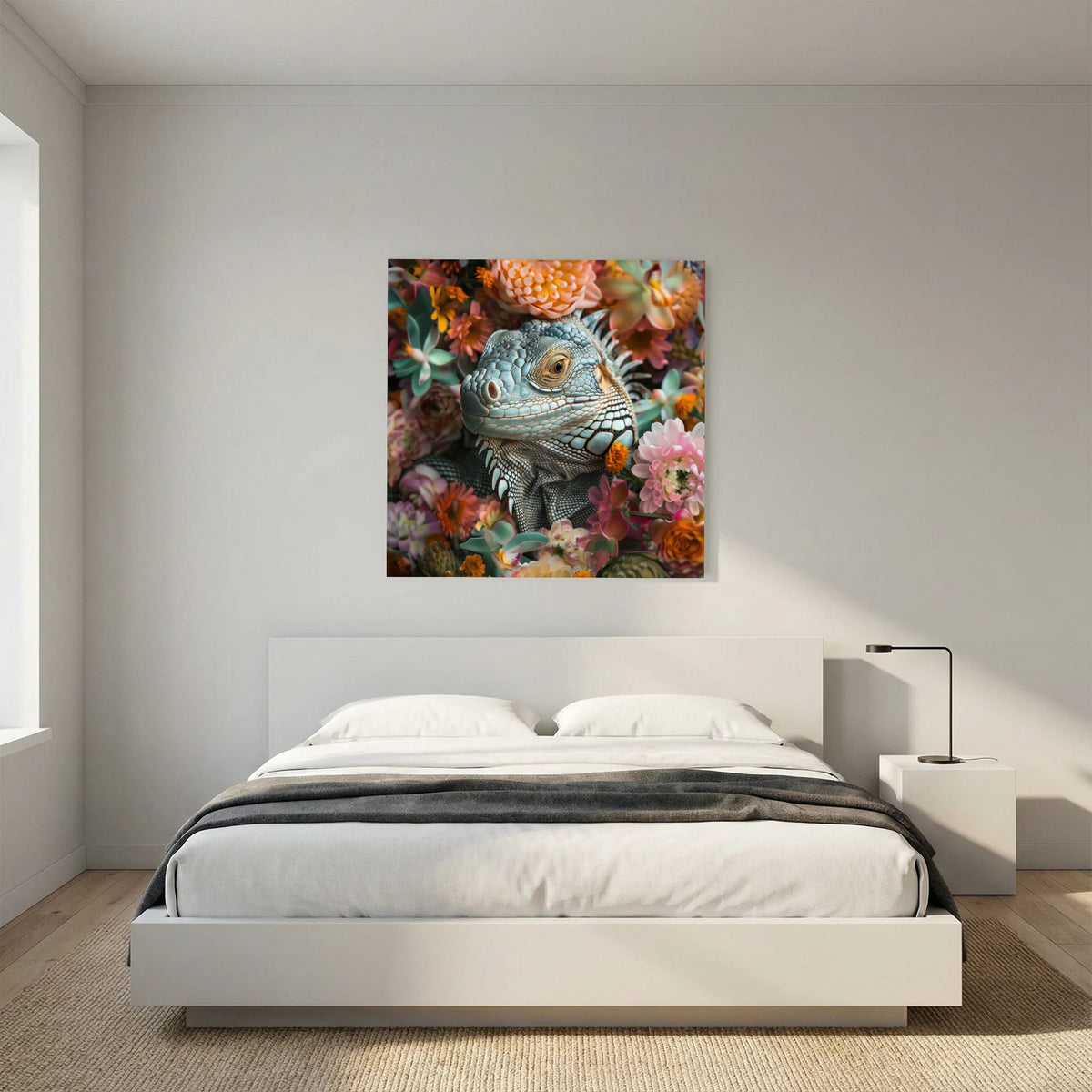 Affiche Iguana Flowers de MaxL au-dessus d'un lit, dans une chambre