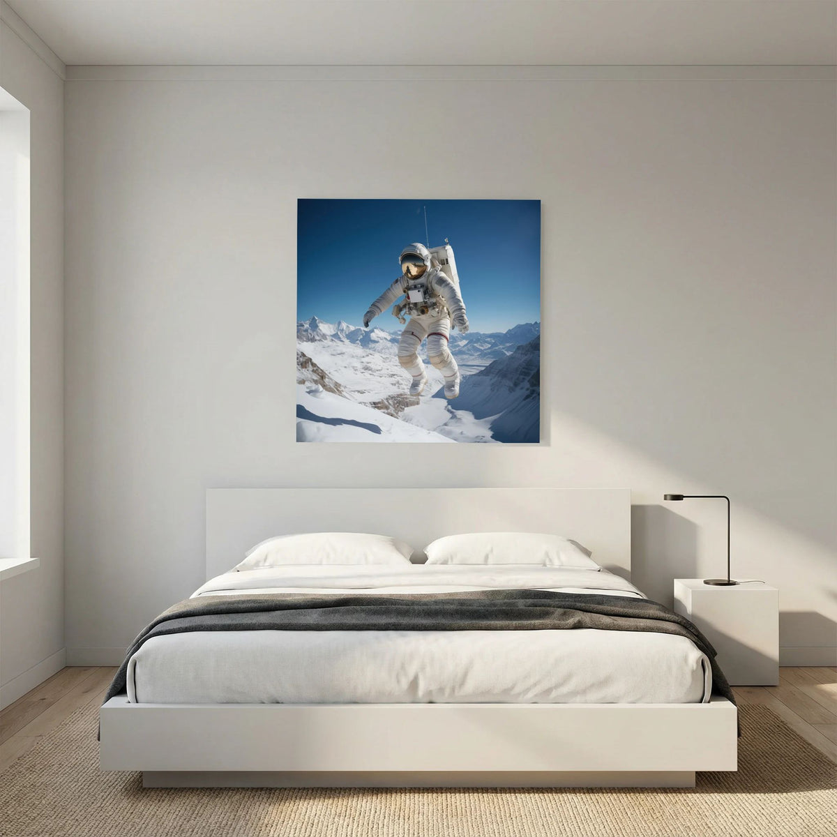 Affiche Flying astronaut in Mountains de MaxL au-dessus d'un lit, dans une chambre