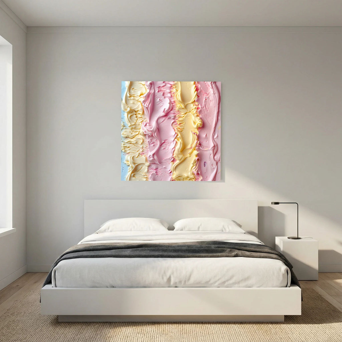 Affiche Ice Creamy de MaxL au-dessus d'un lit, dans une chambre