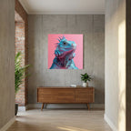 Affiche Punk Iguane de MaxL au-dessus d'un buffet en bois