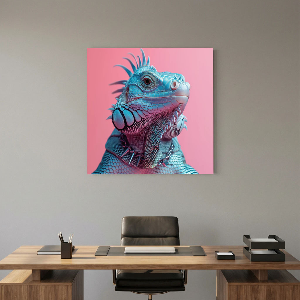 Affiche Punk Iguane de MaxL au-dessus d'un bureau en bois