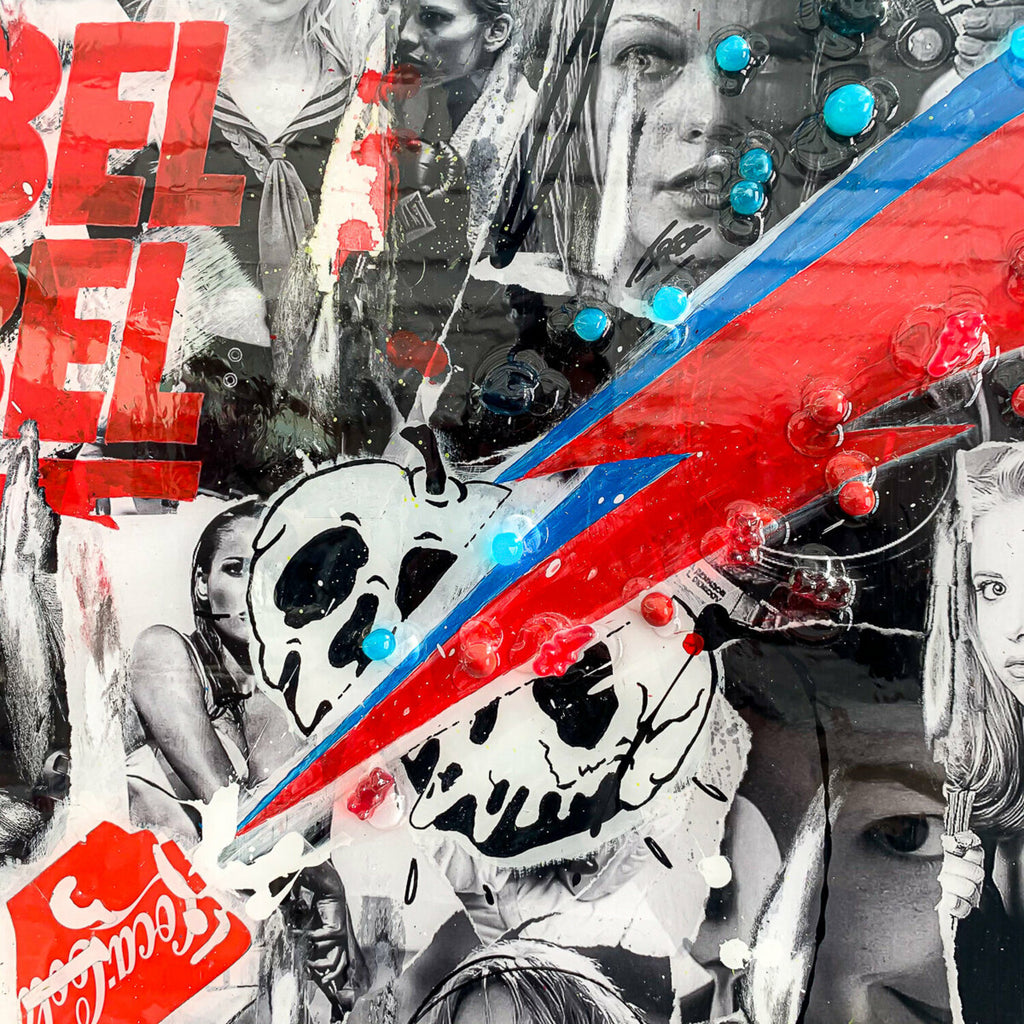 Rebel Rebel de MaxL, détail de l'éclair rouge et bleu et des bonbons pris dans la résine